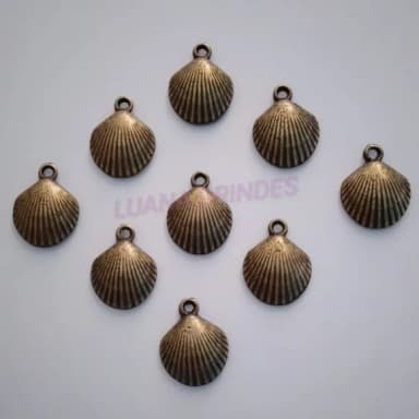 Pingente de Concha em Metal Ouro Velho - pct c/10 unid