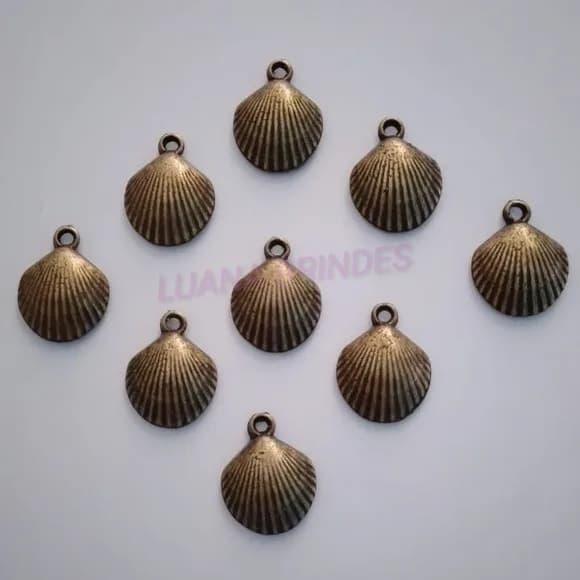 Pingente de Concha em Metal Ouro Velho - pct c/10 unid