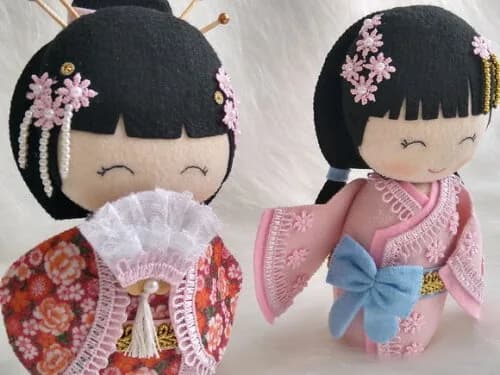 Boneca Kokeshi em feltro