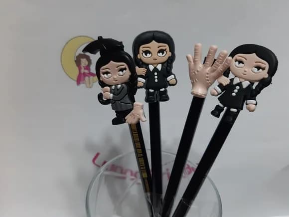 Lápis com Ponteira Wandinha Addams Emborrachada Pct 4 Unids