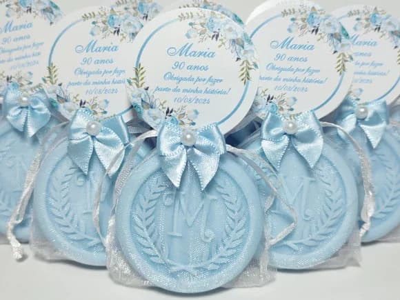 Lembrancinha 90 Anos: Sabonete Letra Inicial Personalizada