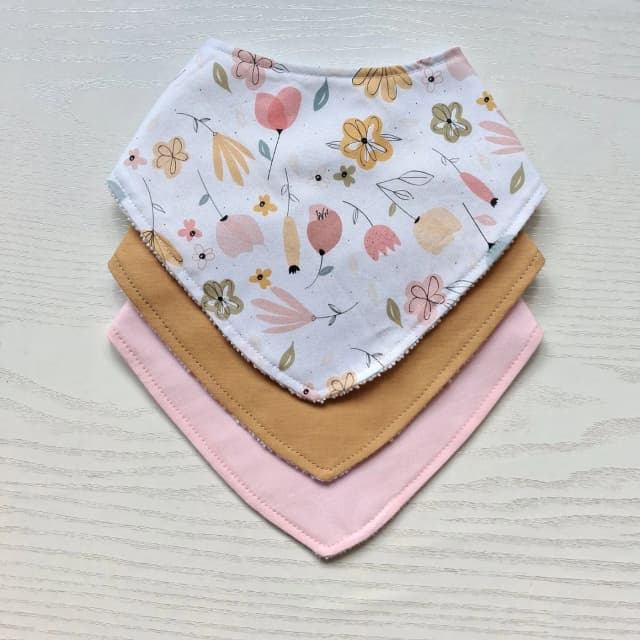 Kit 3 Babadores Bandana Premium para bebê - Encanto Floral