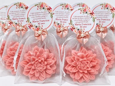 Lembrancinha de Aniversário 80 Anos: Sabonete Flor Dália