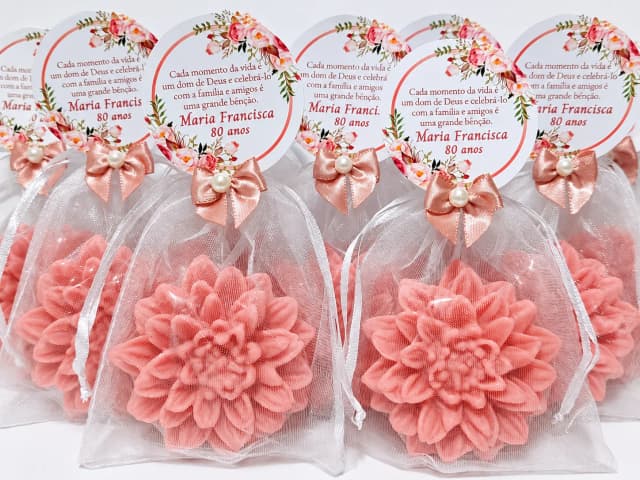 Lembrancinha de Aniversário 80 Anos: Sabonete Flor Dália