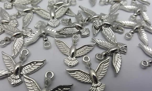 Pingente Divino Espírito Santo Prateado de 1,7cm Pct 10 Und
