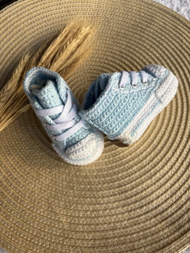 Tênis all star para bebê de crochê