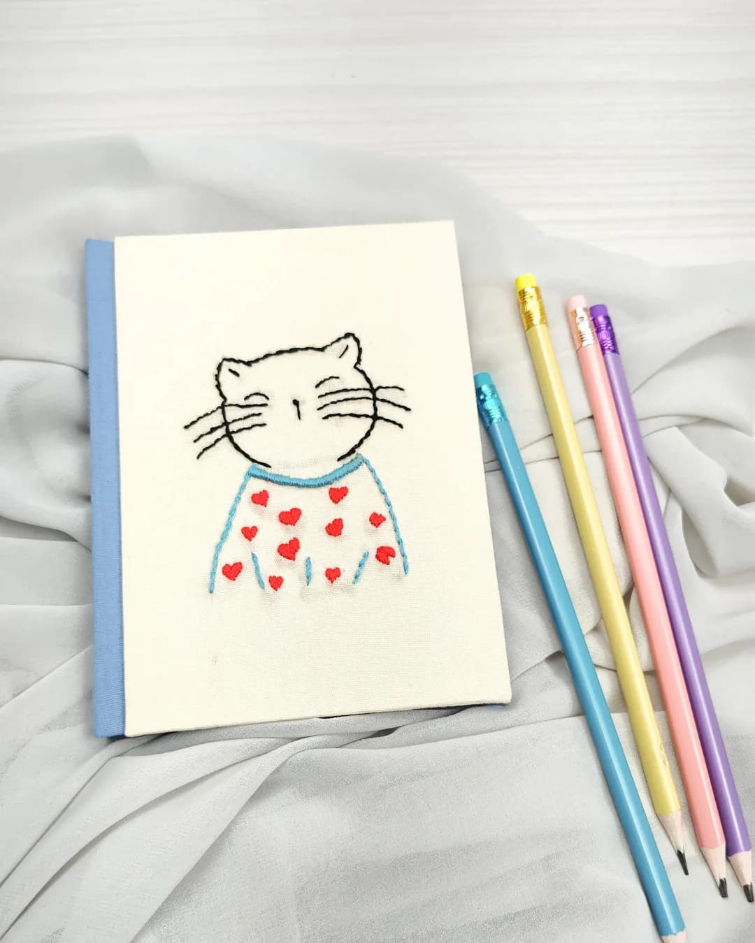Caderno Pequeno Bordado Gatinho