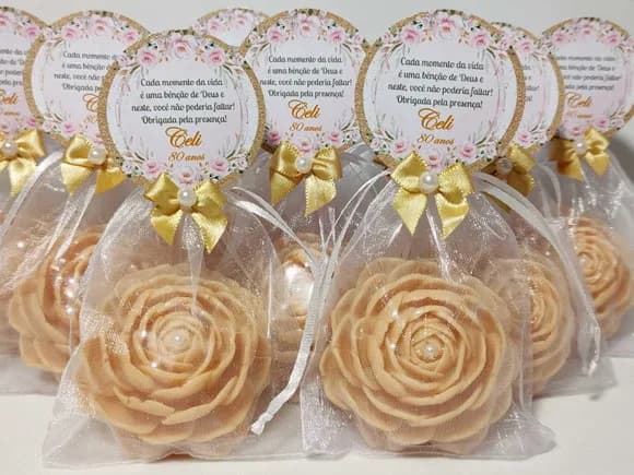 Lembrancinha 80 Anos: Sabonete Rosa Delicada Luxo