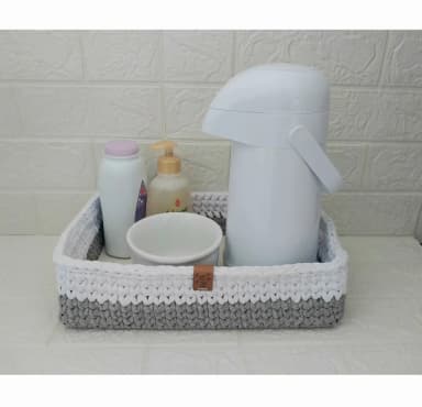 Bandeja crochê para produtos de bebê  + molhadeira Cinza e Branco