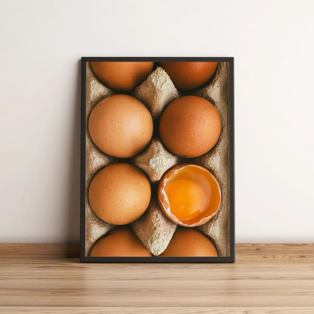 Quadro Decorativo com Ovos Marrons e Ovo Quebrado Real 2972