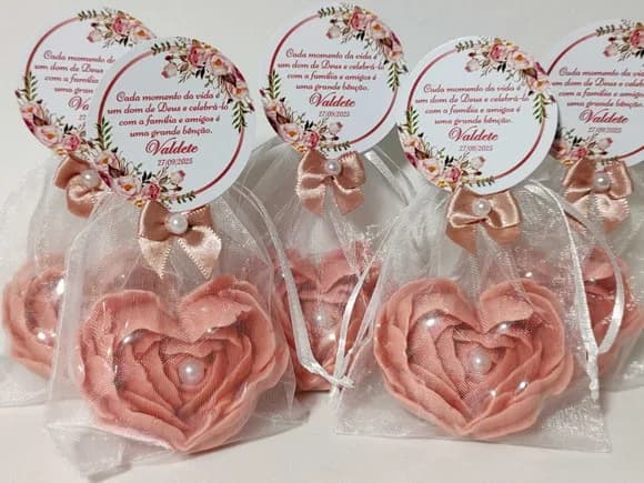 Lembrancinha de Aniversário 80 Anos: Sabonete Coração Flor