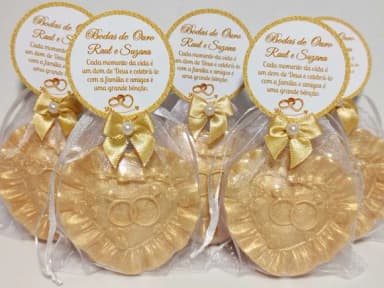 Lembrancinha Bodas de Ouro: Sabonete Coração Alianças