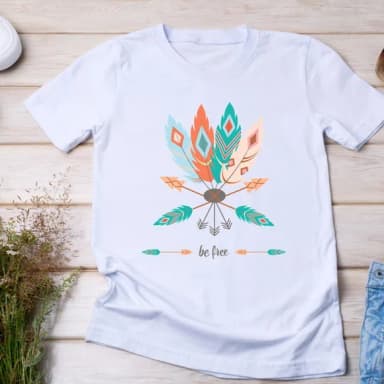 Camiseta Boho - Penas e Flechas Coloridas, Be Free