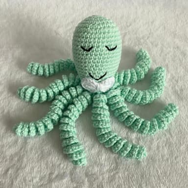 Polvo amigurumi menino