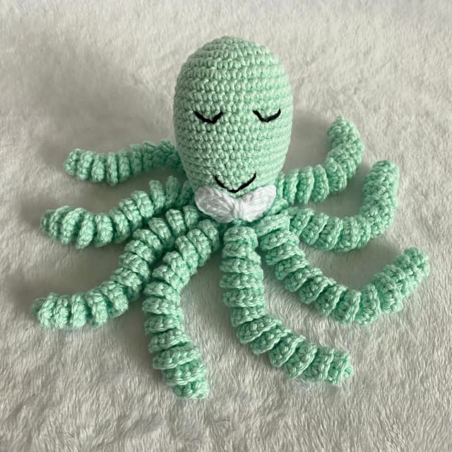 Polvo amigurumi menino