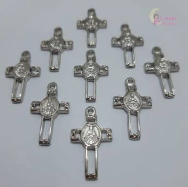 Pingente Cruz c/ N.S Aparecida Metal Prata - pct c/10 uni