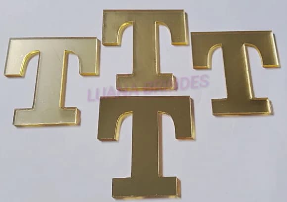 Aplique da Letra T em Acrílico Espelhado Dourado - 5cm