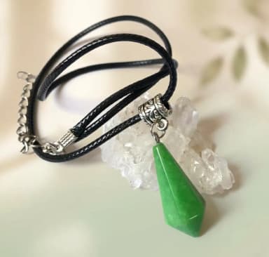 Colar Cordão com Pingente Pêndulo – Escolha a Sua Pedra!