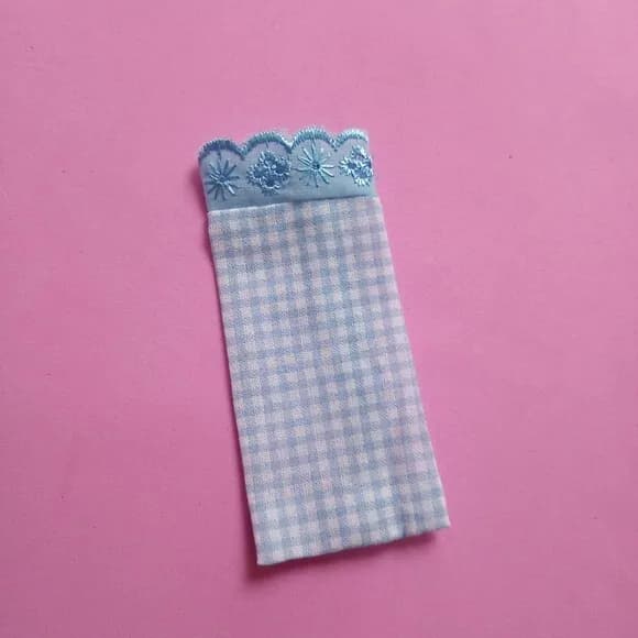 Saquinho Algodão Quadro Azul e Branca com Renda 6x11cm