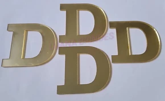 Aplique da Letra D em Acrílico Espelhado Dourado - 5cm