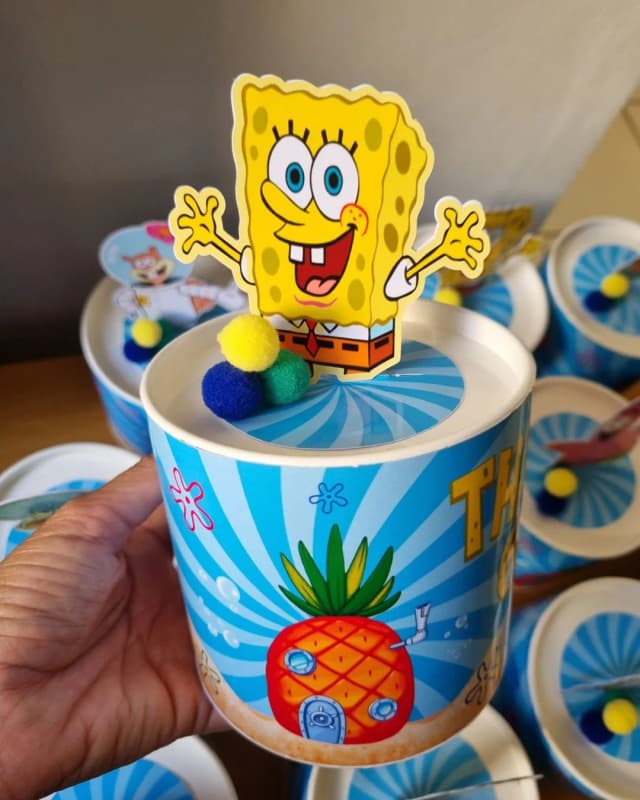 Centro de mesa Bob Esponja tubolata 10x10 com aplique 3D