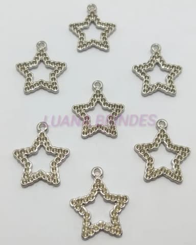Pingente Estrela Cravada Metal em Prata - 2,5cm- pct. C/7 Un