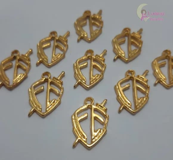Pingente Escudo Fé de Metal Dourado - Pct C/10 Unid