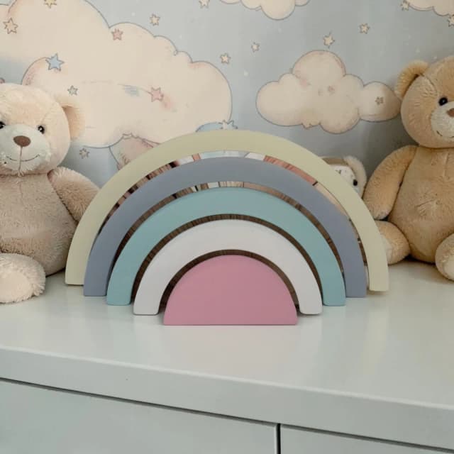 Arco iris de mdf decorativo/ Enfeite de festa, decoração pra quarto de bebe.