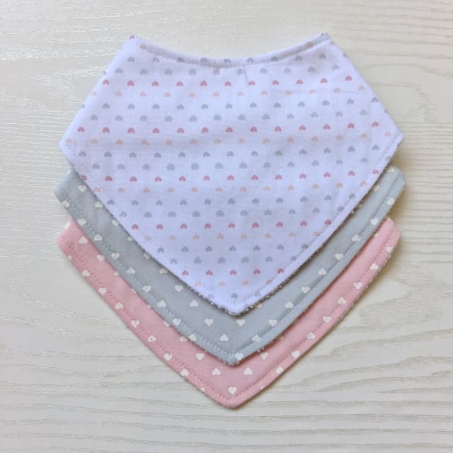 Kit 3 Babadores Bandana Premium para bebê - Corações