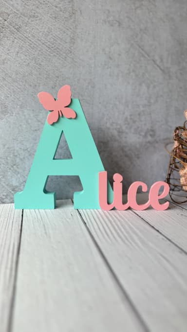 Letras Decorativas de MDF Personalizadas para nichos ou prateleiras - Quarto de Bebê Tema Jardim das Borboletas
