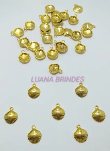 Pingente de Concha em Metal Dourado - pct c/10 unid