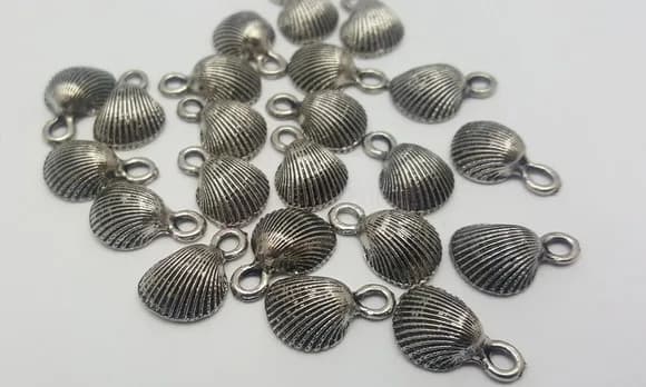 Pingente de Concha Prata Velha de 1,7cm em Metal
