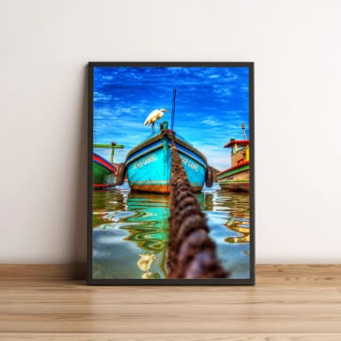 Quadro com barco azul e reflexo na água vibrante 2640