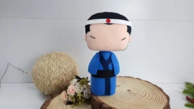 Boneco Oriental em Feltro - 20 cm