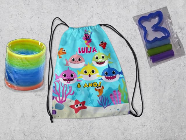 Kit Mochilinha + Mini Massinha de modelar e mola Maluca do Baby Shark