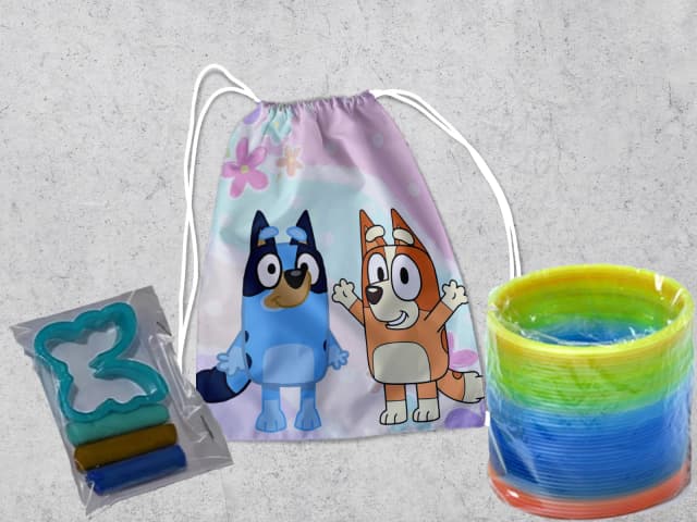 Kit Mochilinha + Mini Massinha de modelar e mola Maluca para lembrancinhas