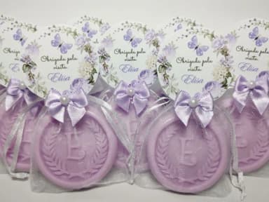 Lembrancinha de Nascimento: Sabonete Letra Personalizada