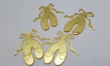 Aplique de Sapatilha de Bailarina em Acrílico Dourado -5 Uni
