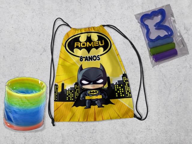 Kit Mochilinha + Mini Massinha de modelar e mola Maluca do Batman