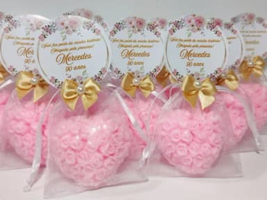 Lembrancinha de Aniversário 90 Anos: Sabonete Coração Floral