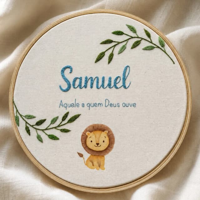 Porta Maternidade Leãozinho Personalizado com Nome e Significado | Bordado à Mão e Aquarela