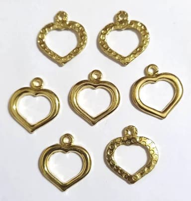 Pingente de Coração Vazado Dourado - 10 Peças