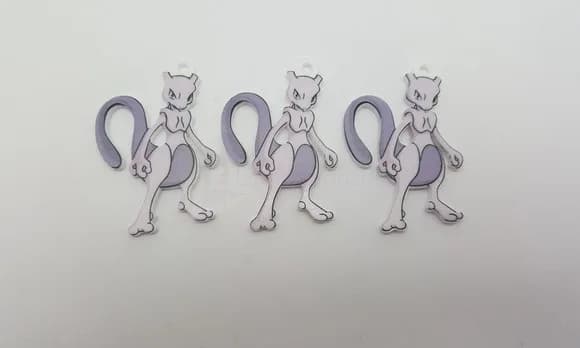 Pingente Pokémon Mewtwo em Acrílico UV