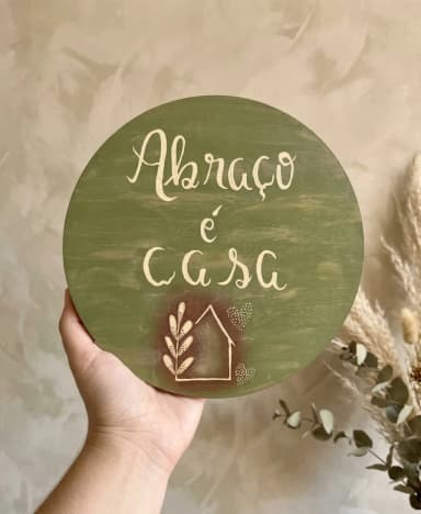 Placa Decorativa de Mesa Madeira Pinus Abraço é Casa 20cm
