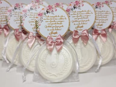 Lembrancinha 81 Anos: Sabonete Letra Inicial Personalizada