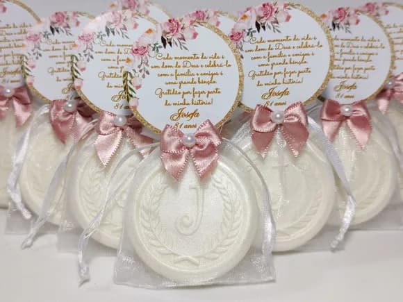 Lembrancinha 81 Anos: Sabonete Letra Inicial Personalizada