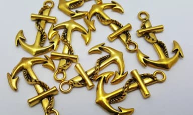 Pingente Âncora de Metal Dourado de 3,6cm Pacote com 10 Unid