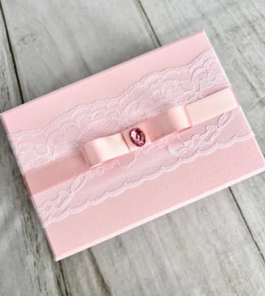 Caixa convite rosa para padrinhos de batismo