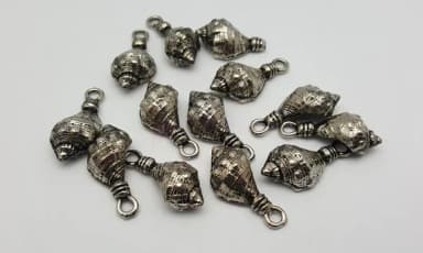 Pingente Concha de Metal Prata Velha -2,8cm-pct c/11 unid