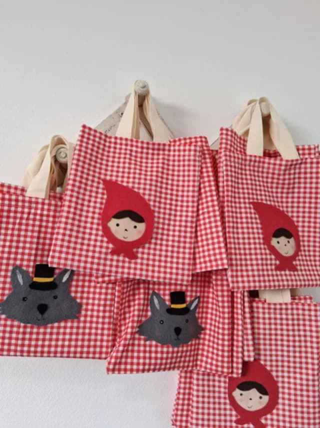 Sacolinha Chapeuzinho Vermelho e o lobo